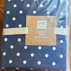 Pottery Barn Teen Dottie Duvet in Navy and White brand new